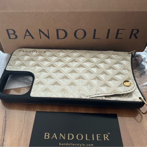 Bandolier Iphone11 cover - Sheila - - Picture 1 of 4